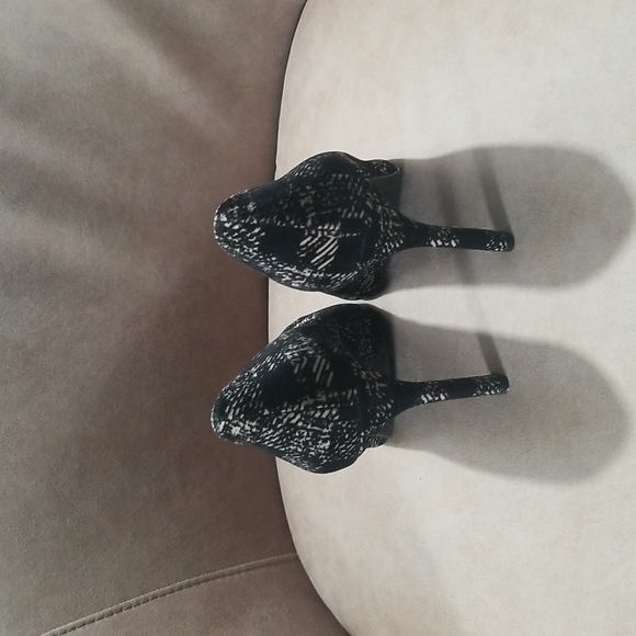 BCBGeneration suede pointed toe  heels - Picture 3 of 9